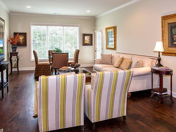 2nd image of 7 Fair Hill Cir