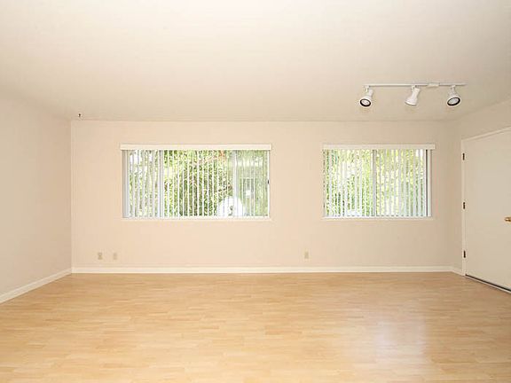 5th image of 562 Kendall Ave APT 28