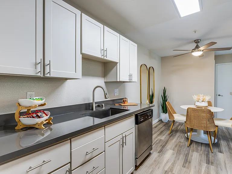 The Dutton Apartments — Photo 20