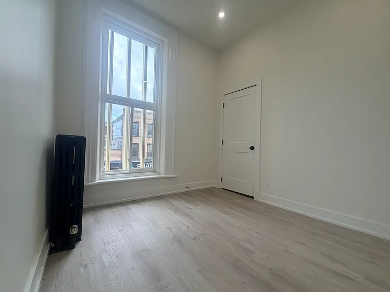 435 George St N #7 — Photo 7