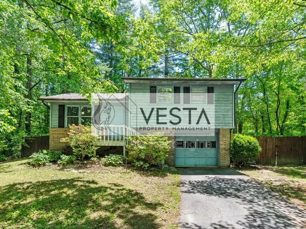 2 Laurel Brook Dr, Hendersonville, NC 28792