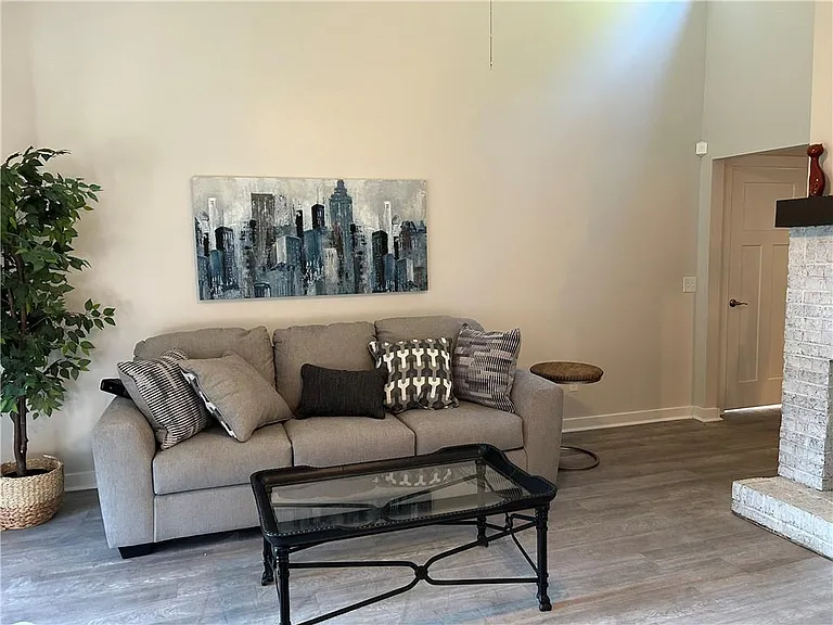 1608 Willie Dr — Photo 7