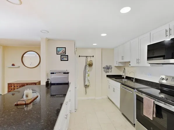 96 Old Colony Ave #212, Taunton, MA 02780