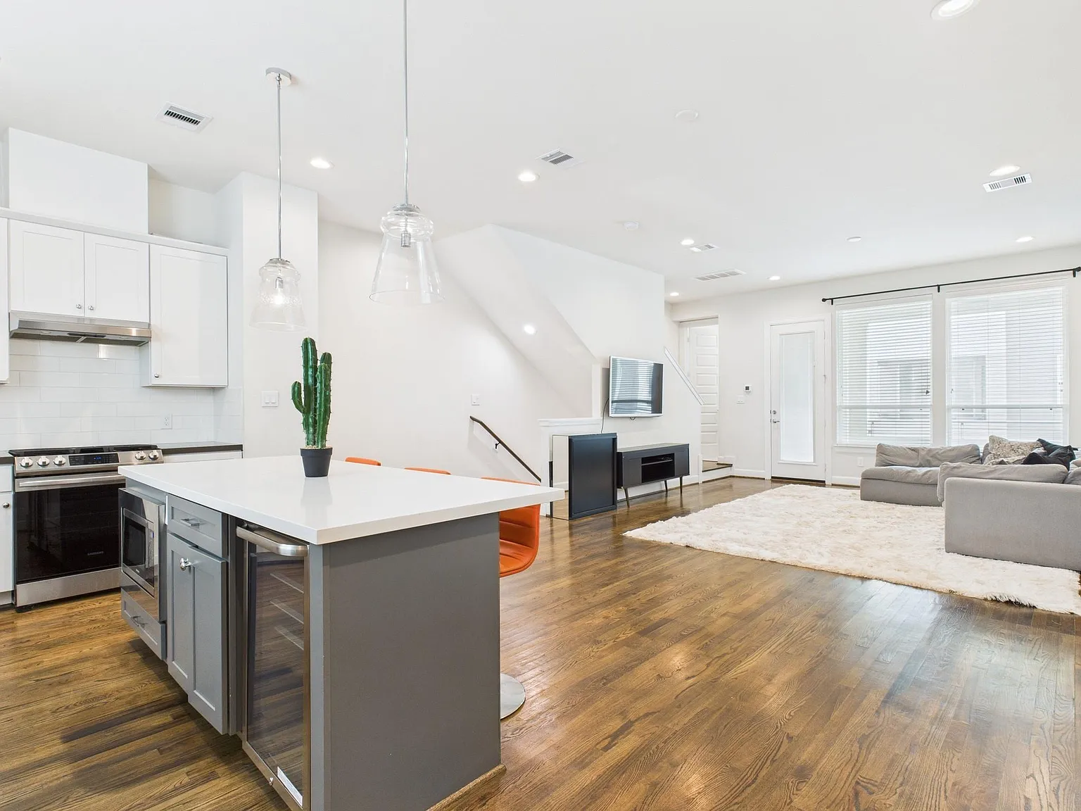 3 bed, 3.5 bath, 2092 sqft, $2,900 — Photo 4