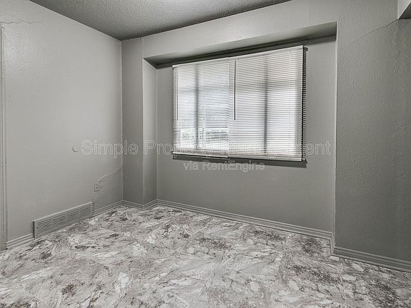 5th image of 249 NW 82nd St