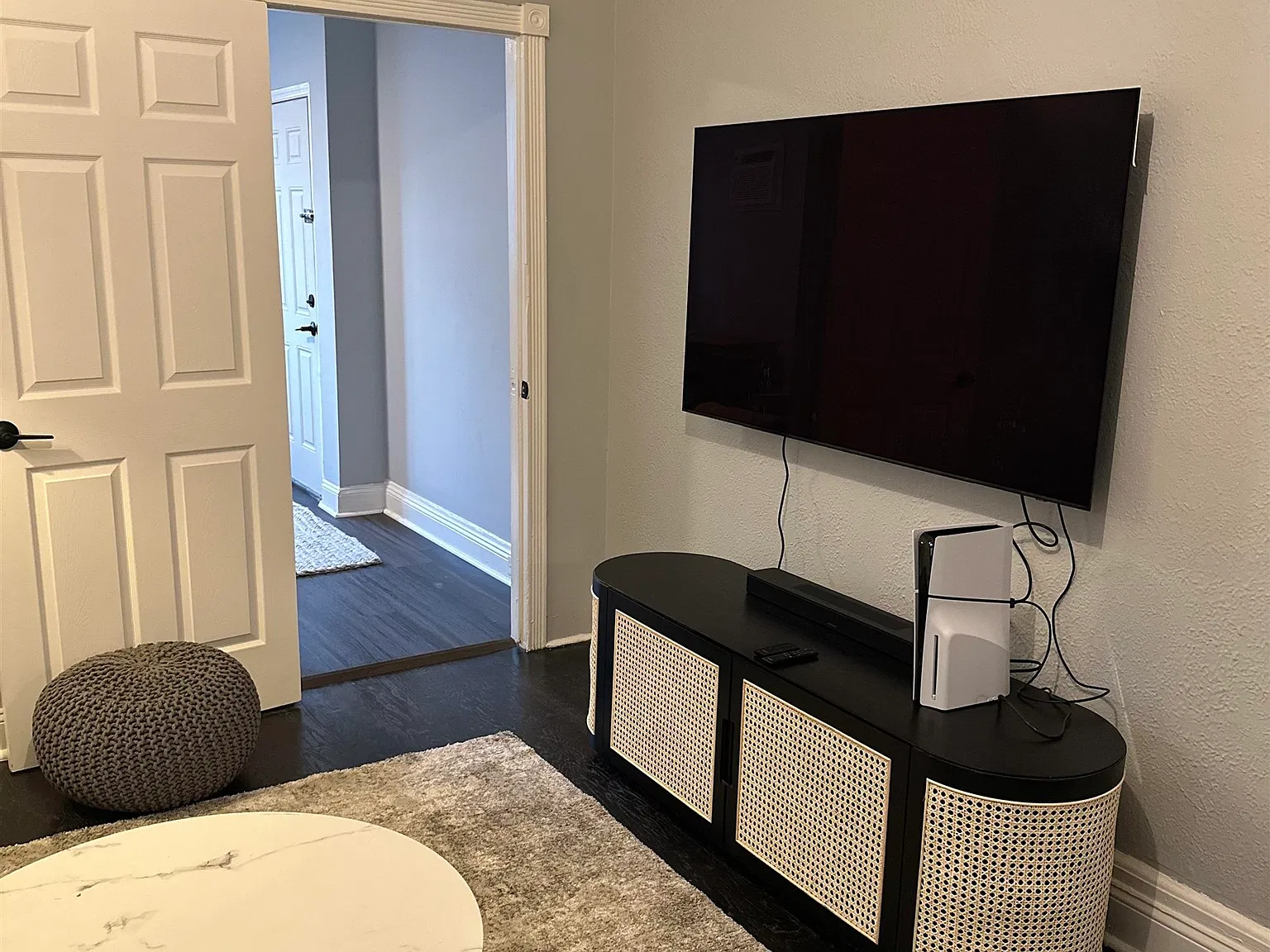2 bed, 1.0 bath, $2,300 — Photo 4