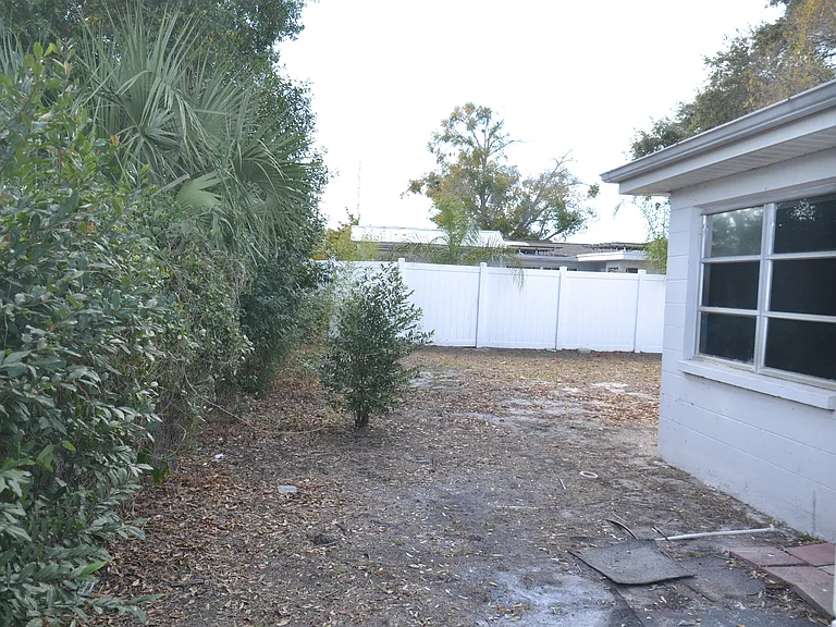 1351 Whitehall Ln — Photo 18