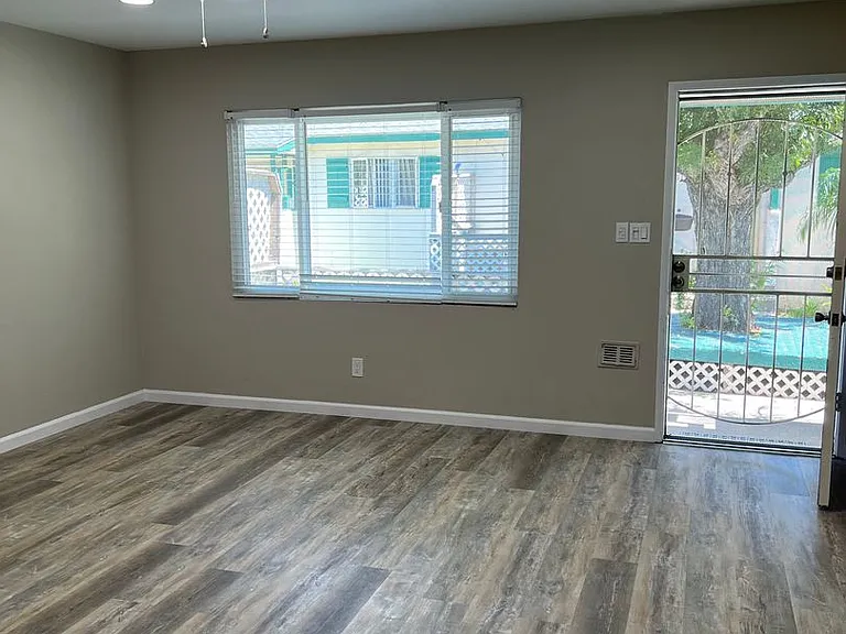 1149-1155 Felspar Street — Photo 5