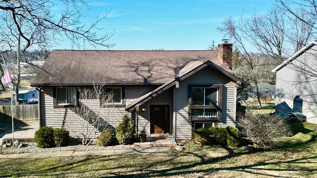 1041 Edgewood Dr photo 1