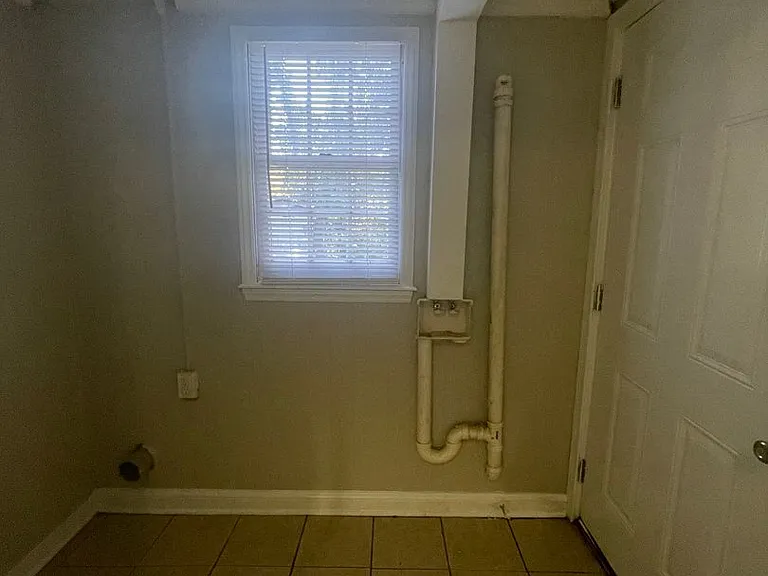 1131 Amelia Ave — Photo 7