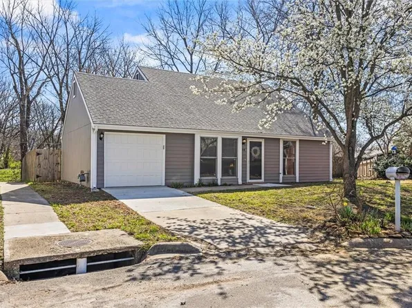 3200 W 25th St, Lawrence, KS 66047