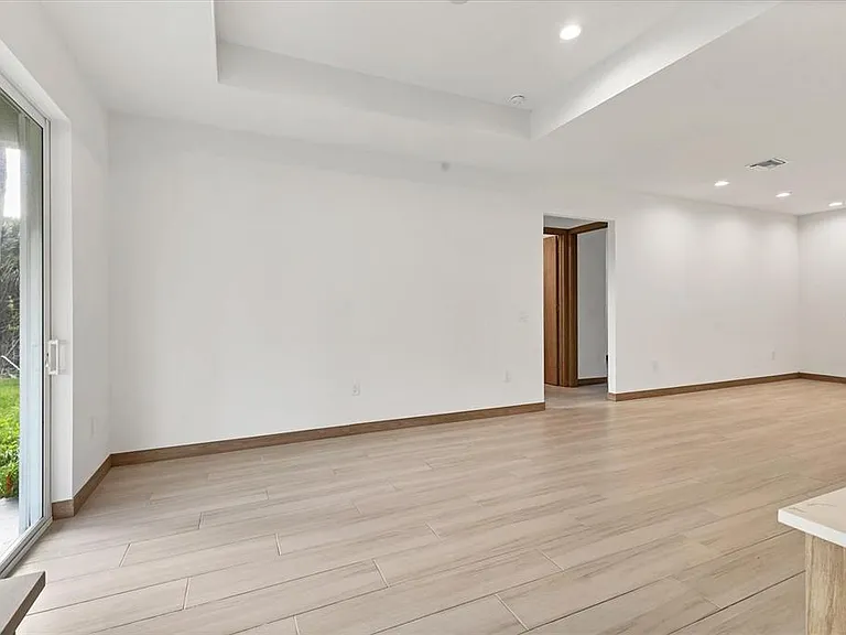 405 Sunset Rd N — Photo 11