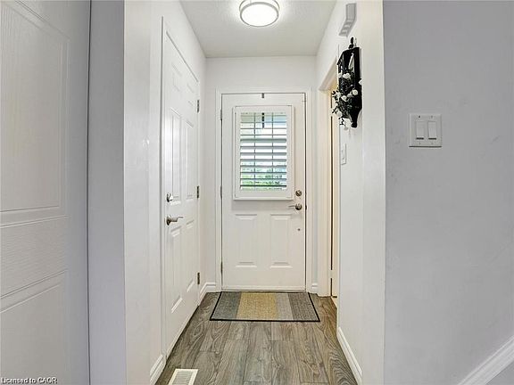 4th image of 209 Briarmeadow Dr