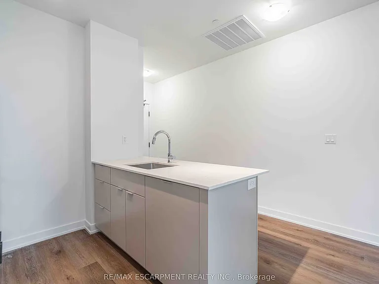 2075 Lakeshore Rd #416 — Photo 7