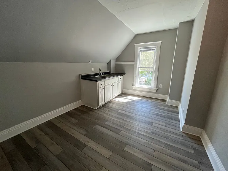 801 41st St — Photo 3