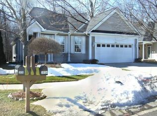 3854 Hillsdale Dr, Auburn Hills, MI 48326