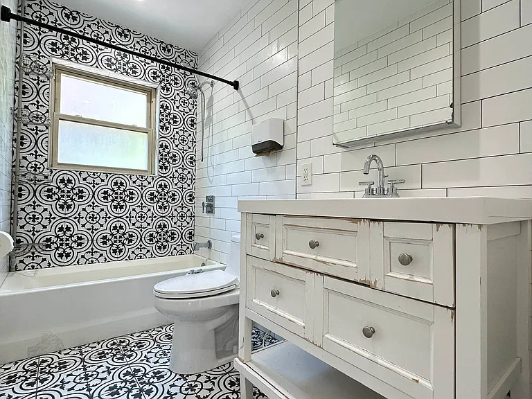 774 E 37th St #1 — Photo 17