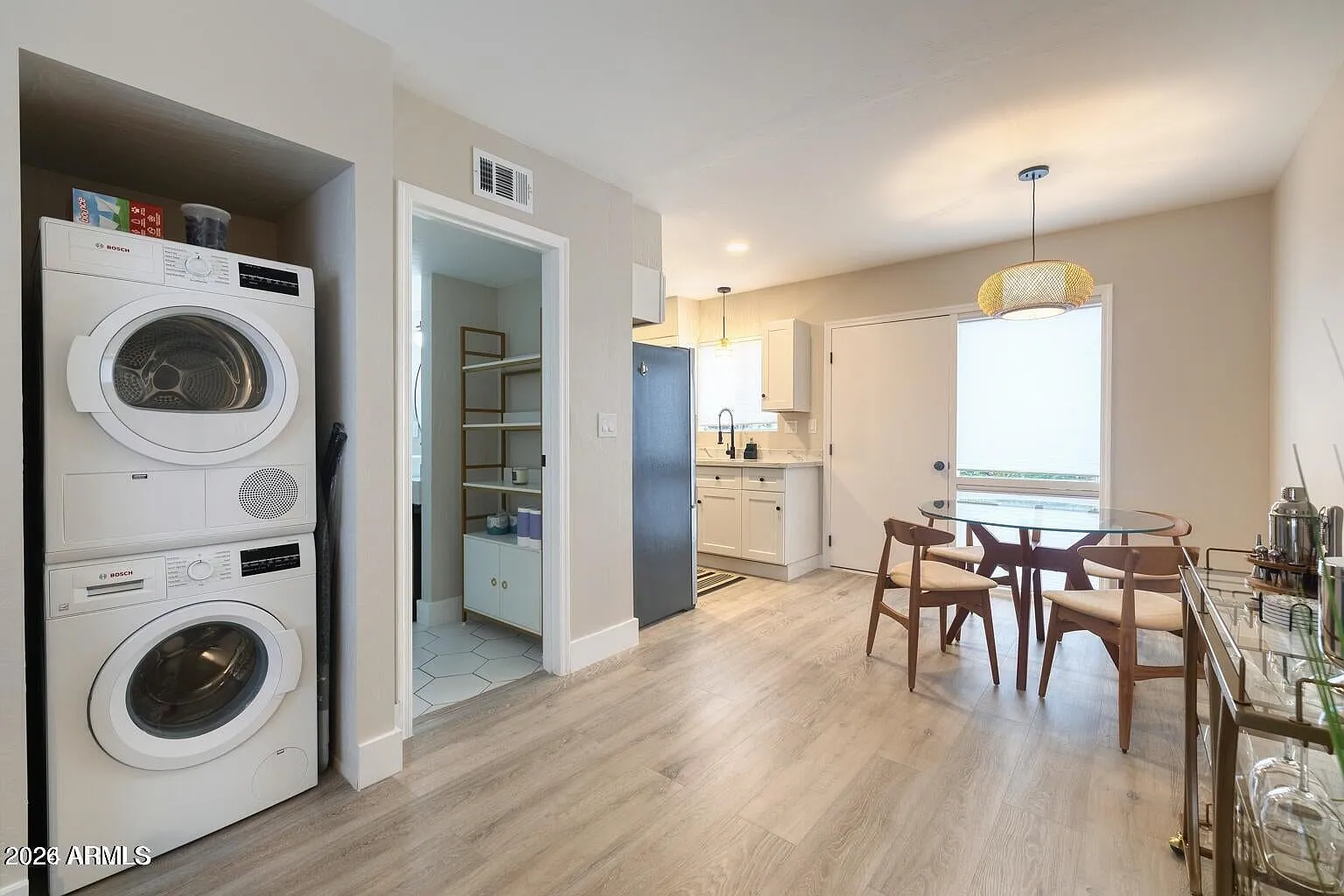 2 bed, 986 sqft, $5,500 — Photo 3