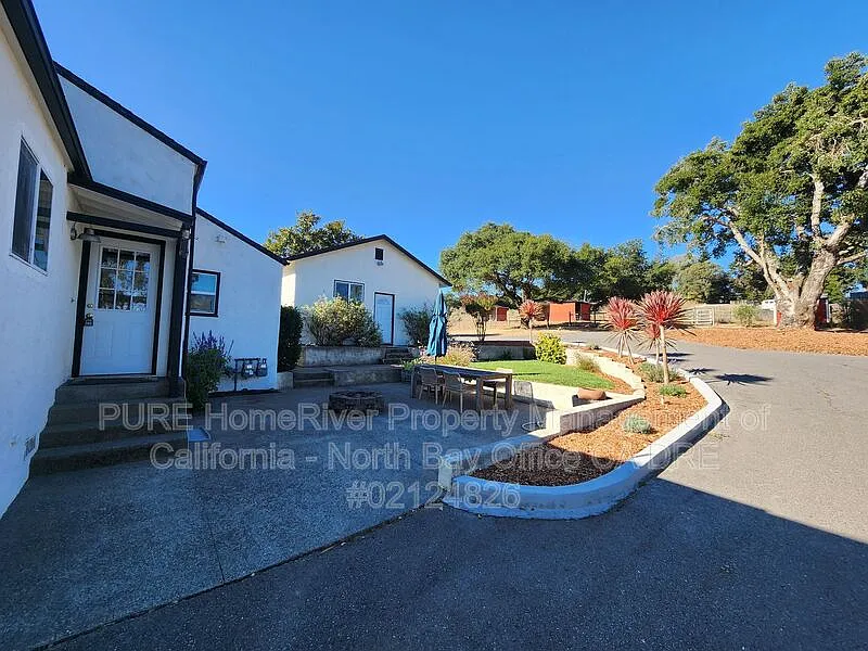 2 bed, 1.0 bath, 1250 sqft, $3,500 — Photo 2