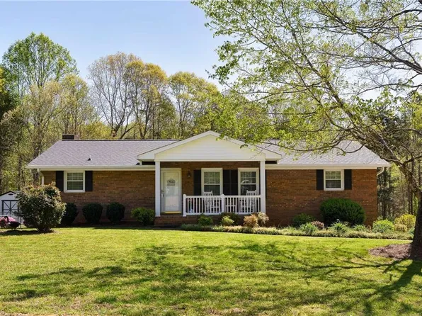 291 Scottsdale Ln, Clemmons, NC 27012