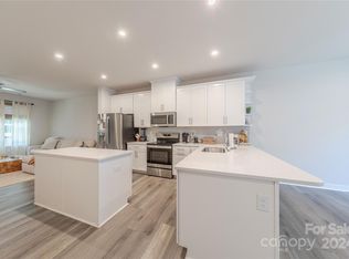 520 Ferncroft Ct, Charlotte, NC 28205