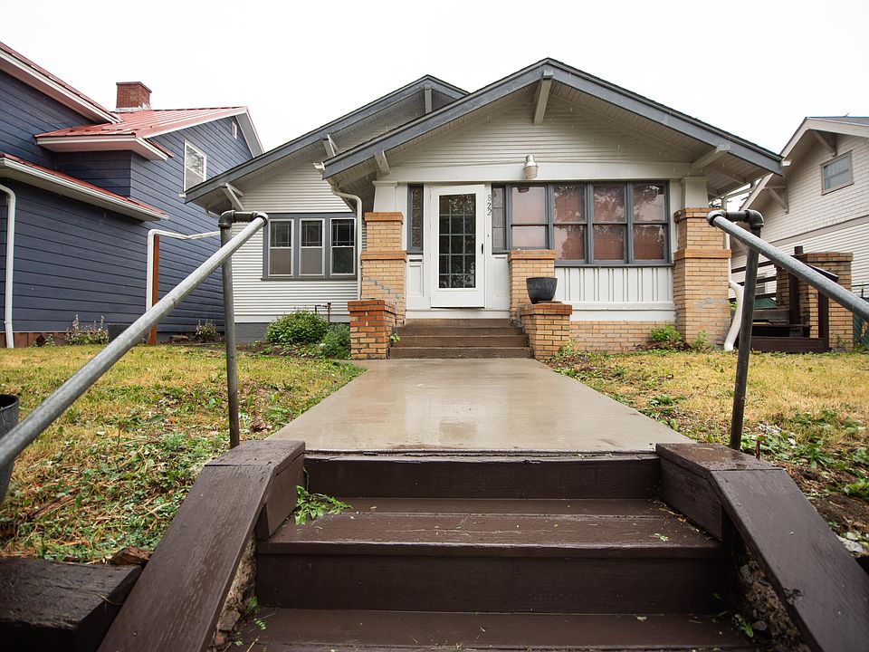 1st image of 822 3rd Ave