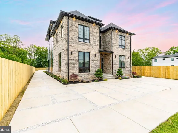 9739 Krewstown Rd, Philadelphia, PA 19115