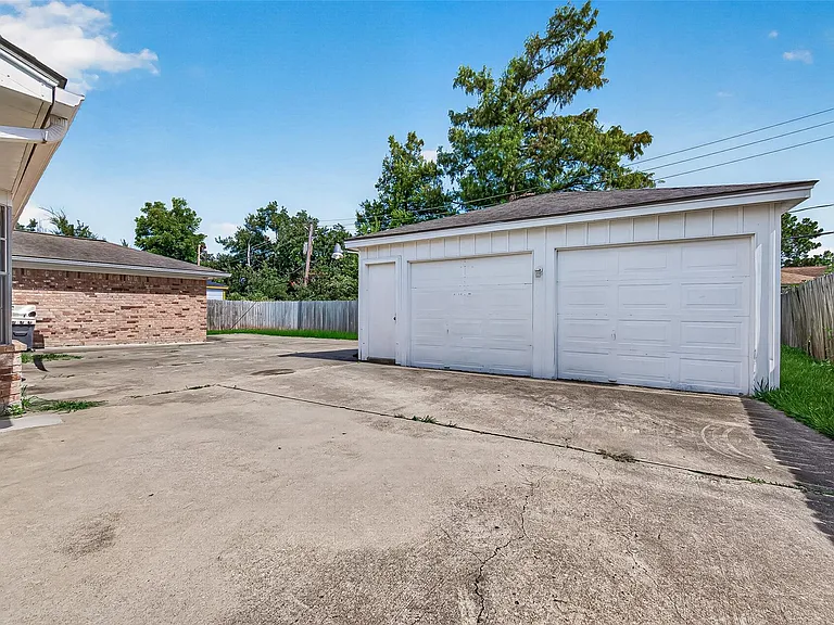8831 Sandstone St — Photo 29