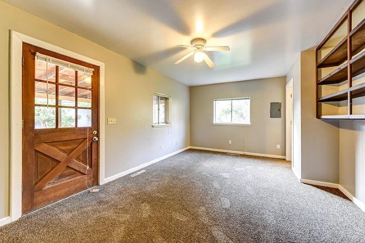 2316 Walnut Street Living Room