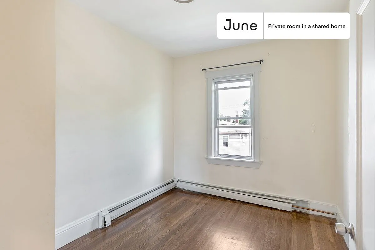 Building Photo - 106 Buttonwood St #C