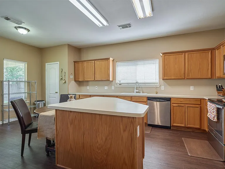 6214 Channelbrook Ln — Photo 13