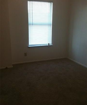 4th image of 5422 Lakeview Pkwy #B