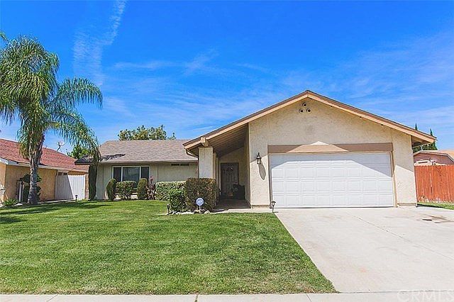 1st image of 233 E Banyan St