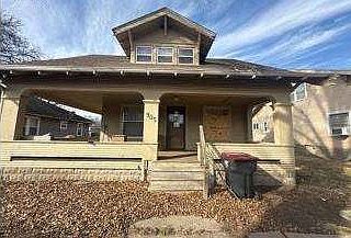 1st image of 905 N 10th St
