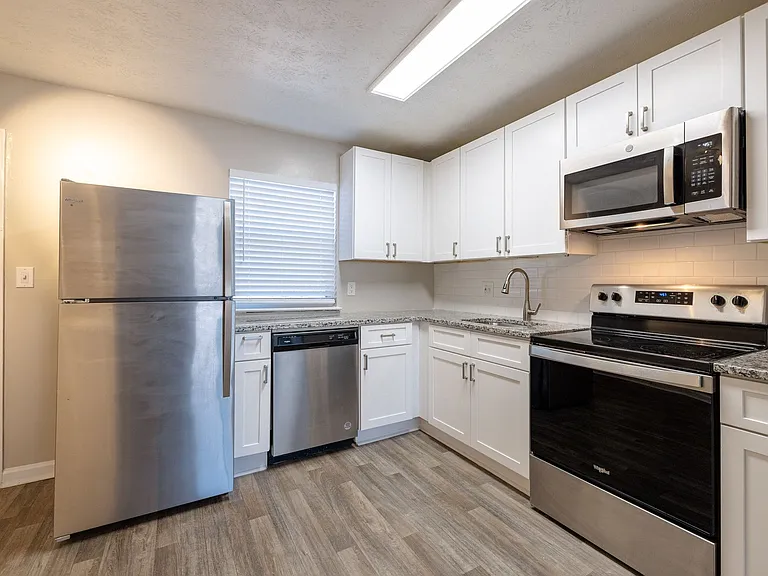 Westside Court | Modern Living in the Heart of Westside — Photo 7