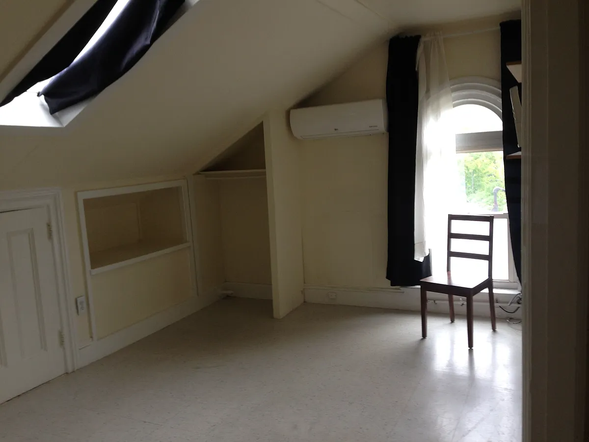 Building Photo - 486 West Ave #3A