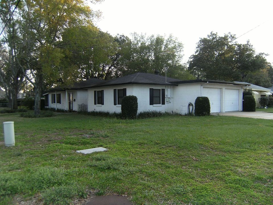 Corner of Lake and Magnolia