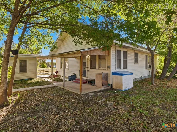 603 E Court St, Seguin, TX 78155