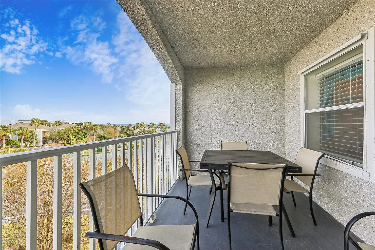 2 bed, 2.0 bath, 904 sqft, $2,352 — Photo 4