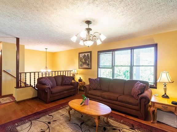 4th image of 828 S Sherbrooke Cir