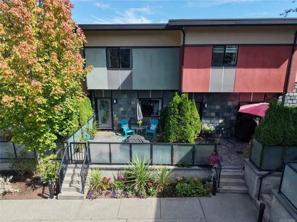 2321 Island View Rd #7, Central Saanich, BC V8Z 0C9