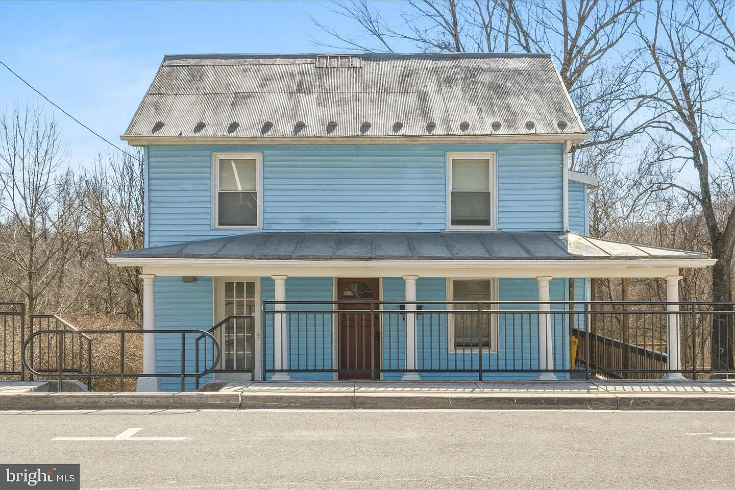 145 E Main St photo 1