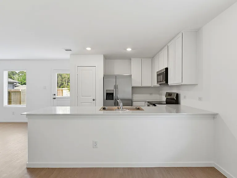 629 Craven St — Photo 13