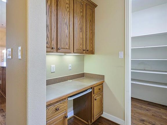 3rd image of 5654 Braemar Dr