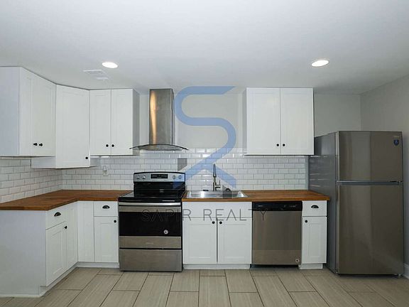 3rd image of 6581 Wellington Sq #B