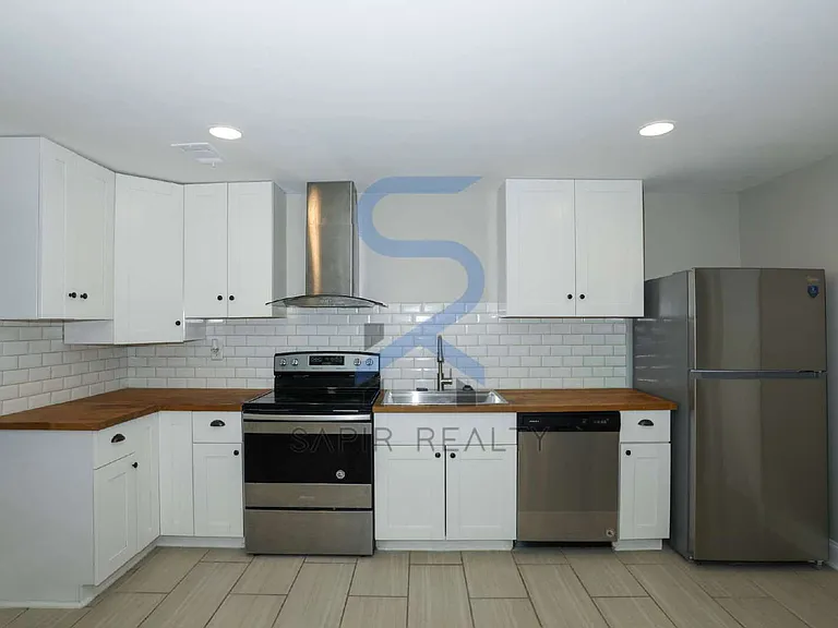 6581 Wellington Sq #B — Photo 3