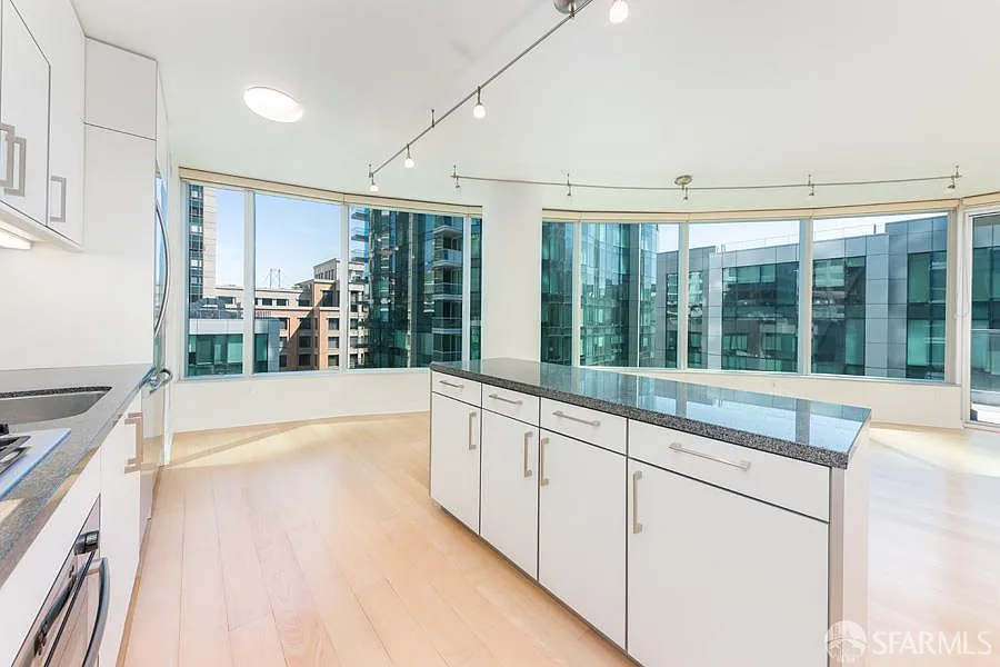 2 bed, 2.0 bath, 1317 sqft, $8,700 — Photo 2