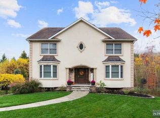 31 Mountainview Dr, North Haledon, NJ 07508