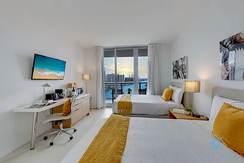 2602 E Hallandale Beach Blvd Photo 1