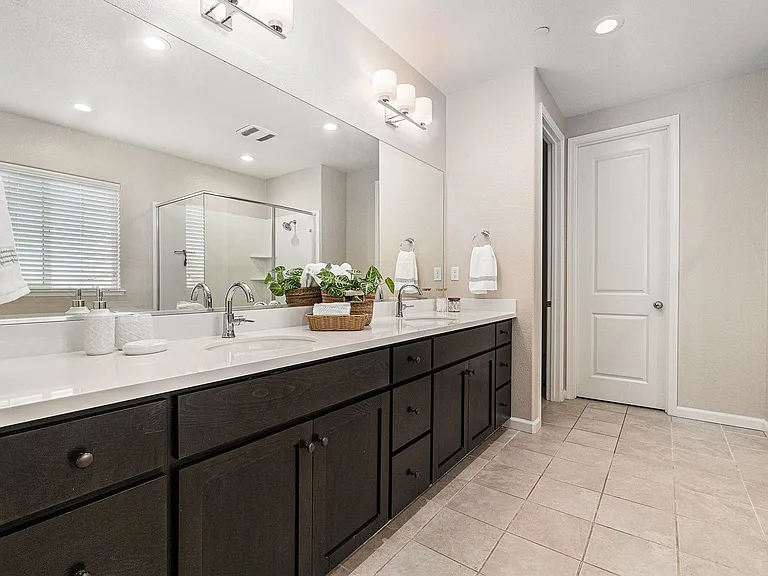 208 Littleton St — Photo 35